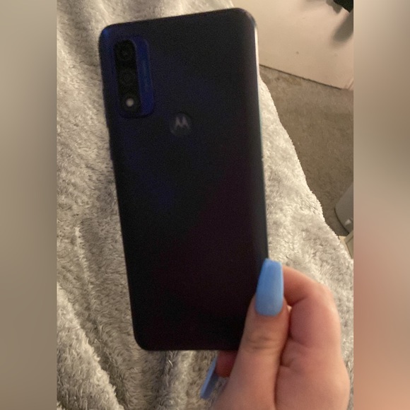 I’m selling it because I got a new phone. - Picture 2 of 7